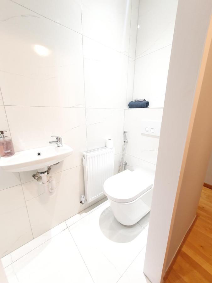 Beautiful Guest Rooms, Free Parking, 30Min Heathrow, 40Min Wembley, 60Min Central London Грийнфорд Екстериор снимка
