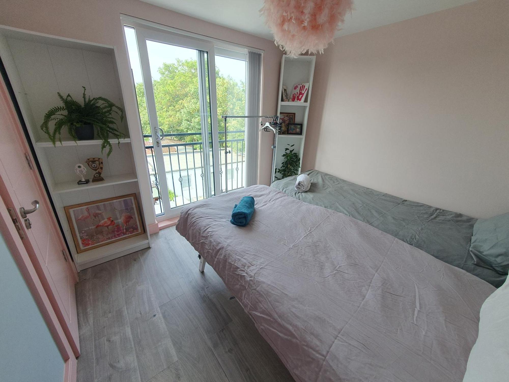 Beautiful Guest Rooms, Free Parking, 30Min Heathrow, 40Min Wembley, 60Min Central London Грийнфорд Екстериор снимка